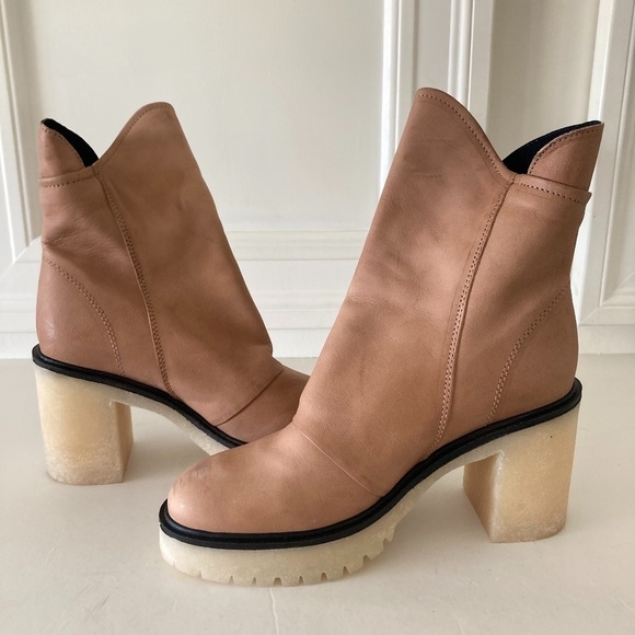 NWOT Free People Jack Zip Up Taupe Leather Heeled Boots Sz 39.5 - Picture 1 of 10